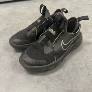 Nike Kids Flex Runner 2 Slip-On Sneakers